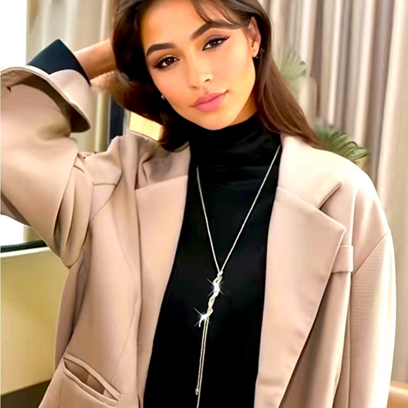 Gold Chain With Wrap around Gold Rhinestones snake 🐍 - Picture 5 of 6